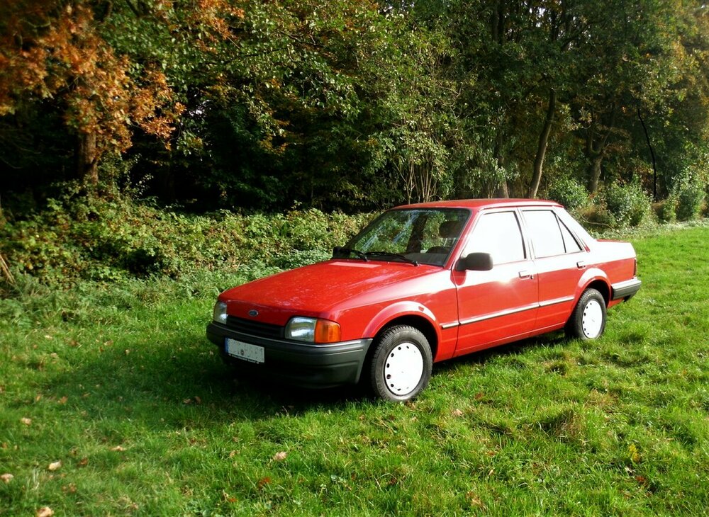 Ford Orion mit weißen Radkappen.jpg
