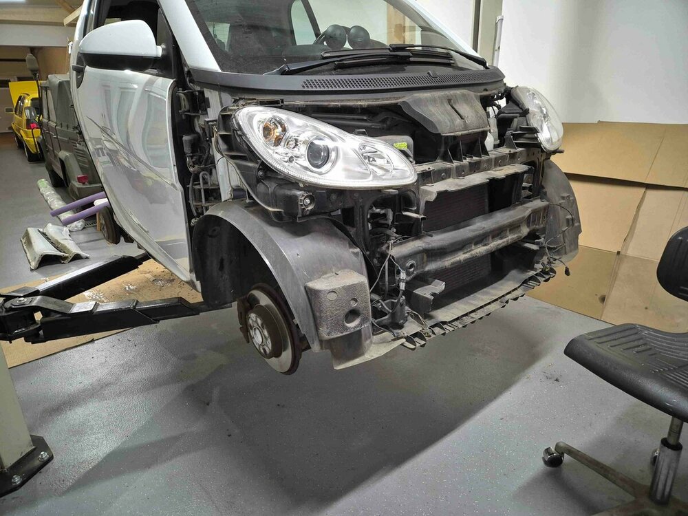 Samrt 451 Front Low Pix.jpg