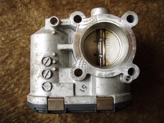 drosselklappe3q4ix1.jpg